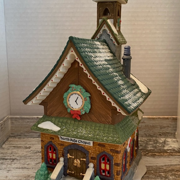 Dept 56 North Pole Series "North Pole Chapel", lighted, 56260- Vintage - Picture 9 of 10